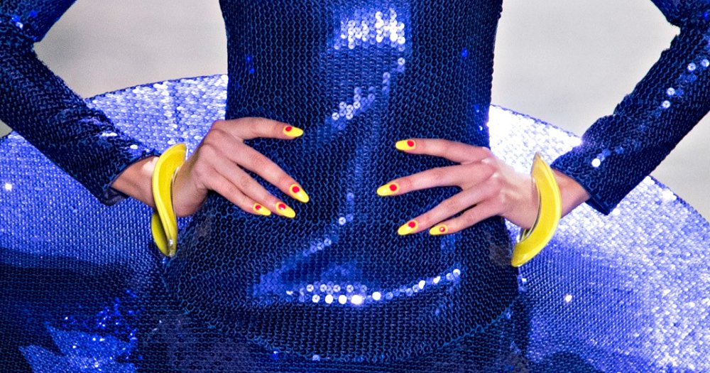 StyleArabia's tweet photo. 7 Statement manicures from the Spring 2017 runways.

https://t.co/NLGQBxsfhx https://t.co/YY0P13Oe8a