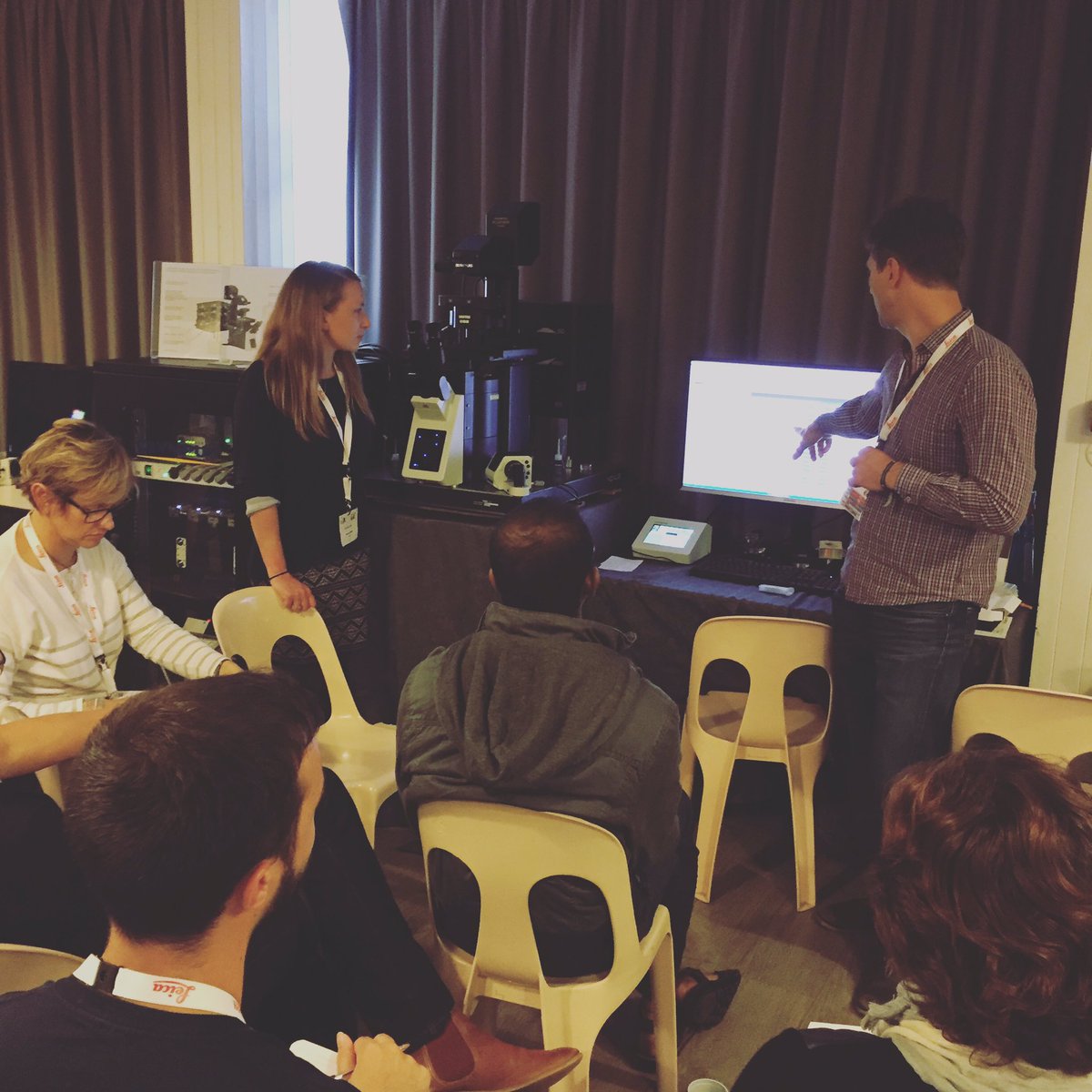 Argolight's tweet image. Argolight Slide during Metrology workshop at #MiFoBio on FV3000 from @OlympusLifeSci