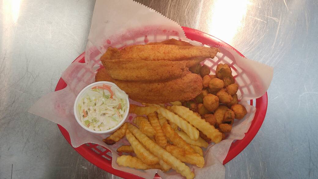 lcshrimper's tweet photo. It's a great day for Lunch at the Low Country Shrimper!!! https://t.co/VnbUbChUY8