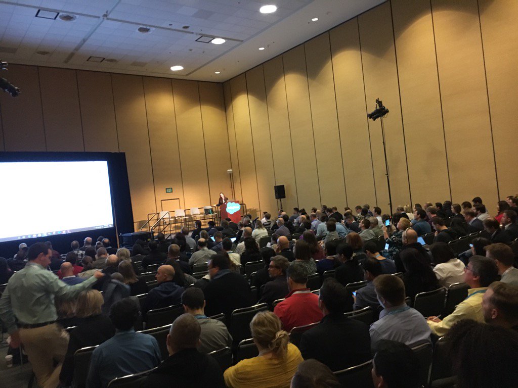 Lance_Evanson's tweet photo. Full house for @KseniaChoate  lightning presentation!⚡️@simplusnow #simplusgives #DF16 https://t.co/gwB8mZ8oKH