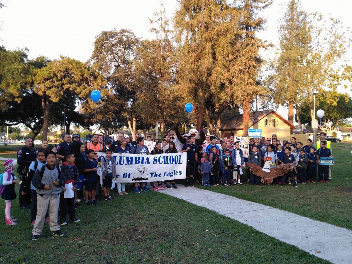 ActiveSGV's tweet photo. Helping lead #WalkToSchoolDay groups w/ @DOElMonte @Day1DO in #ElMonte + #SouthElMonte today! πππΆπ½#SafeRoutesToSchool #WalkSGV https://t.co/wha50JhNCB