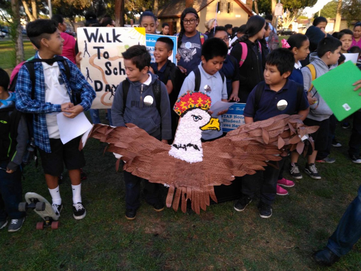 ActiveSGV's tweet photo. Helping lead #WalkToSchoolDay groups w/ @DOElMonte @Day1DO in #ElMonte + #SouthElMonte today! πππΆπ½#SafeRoutesToSchool #WalkSGV https://t.co/wha50JhNCB