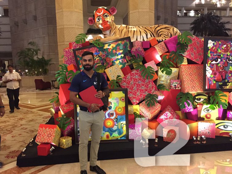 t2telegraph's tweet photo. .@imVkohli poses in front of an installation by Calcutta boy Ayushman 'Bobo' Mitra at the @TajBengal lobby #FestiveFeels #VKApproved https://t.co/swCWdsgOAz