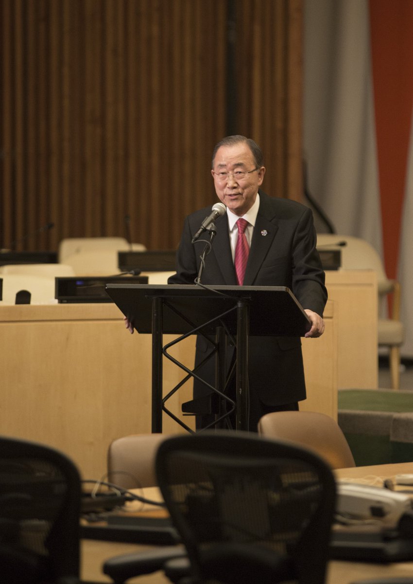 세종솔로이스츠,한국유엔가입 25주년기념음악회
9월30일 뉴욕유엔본부 에코석챔버홀에서 반기문사무총장 및 유엔외교관들이 대거 참석한 가운데 세계적으로 기량을 인정받은 바이올리니스트김지연,비올리스트이화윤,소프라노이윤아의 협연으로 성황리에 개최되었습니다.
