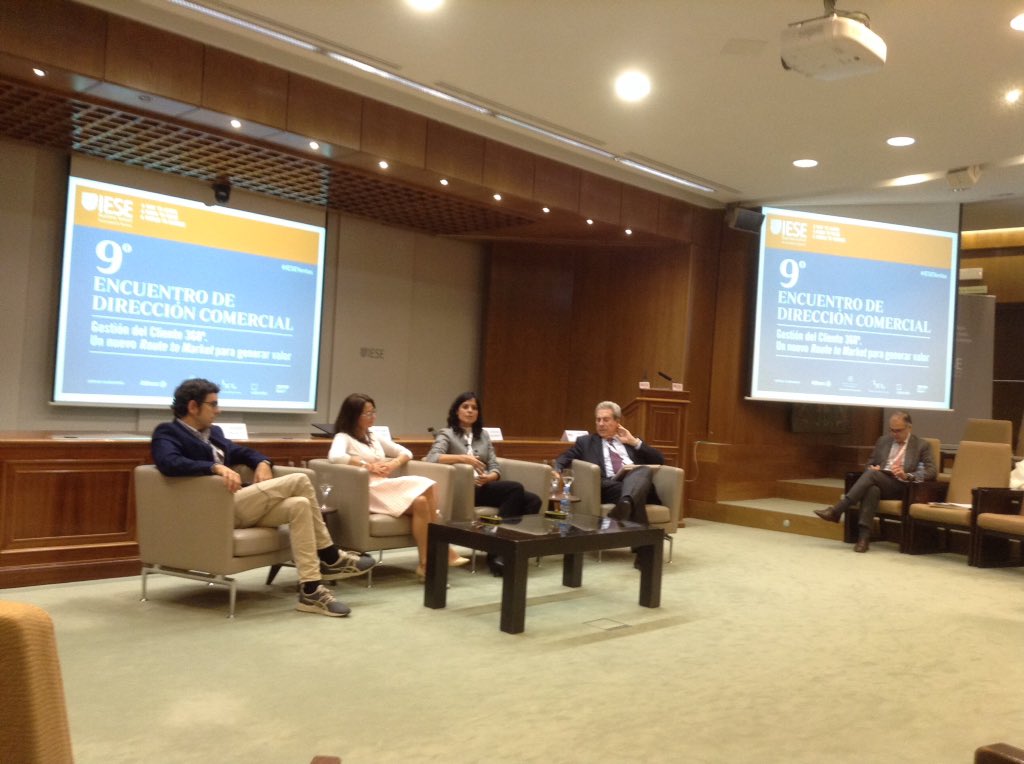 MariaPuigNart's tweet photo. S.Velasco @Novartis, C.del Ama @Allianz, X.Escales @ASICSeurope y @cosimochiesa inspirando en #IESEVentas sobre La Mujer en las Ventas https://t.co/ja37Cqt9Ws