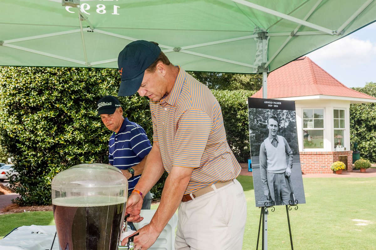 PinehurstResort's tweet image. To honor The King yesterday, we set up a spot on the 1st tee of No. 2 for players to make an Arnold Palmer.

Peyton Manning raised a glass.