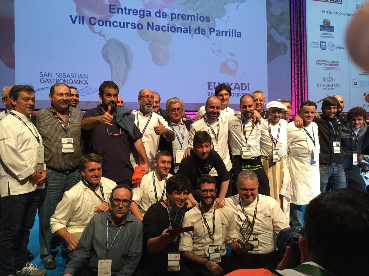 Foto de familia, concursantes y jurado del VII Cincurso Nacional de Parrilla #ssg16