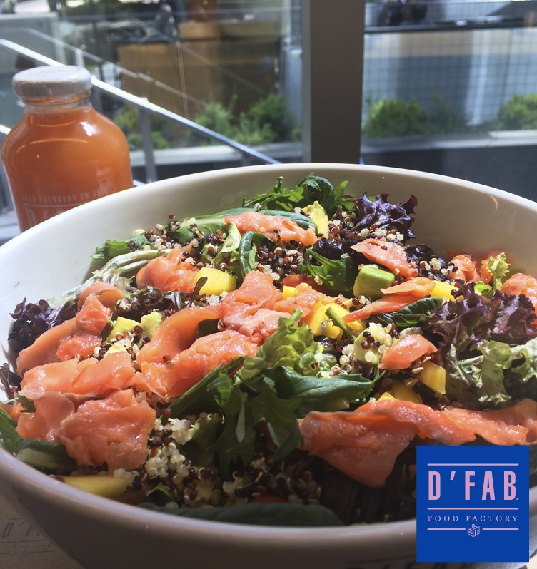 dfabfoodfactory's tweet photo. Las mejores hojas verdes, quinoa de tres colores, palta, tomates cherry y el más exquisito salmón se unieron en nuestra nueva ensalada 💓 https://t.co/3M8kh0s1Ty