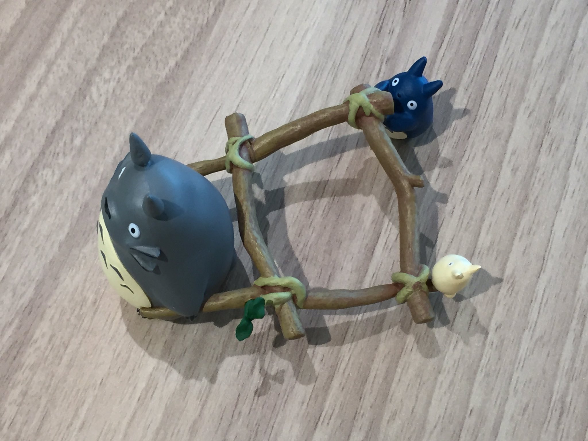 どんぐり共和国 公式 در توییتر 先日一覧でお知らせした10月下旬発売予定の みにみにプランター を アップでお見せしちゃいますね サイズは1号ポットが入るミニミニサイズ 高さはおおよそ5cmほどです トトロとネコバス ロボット兵のみポット付き となりの