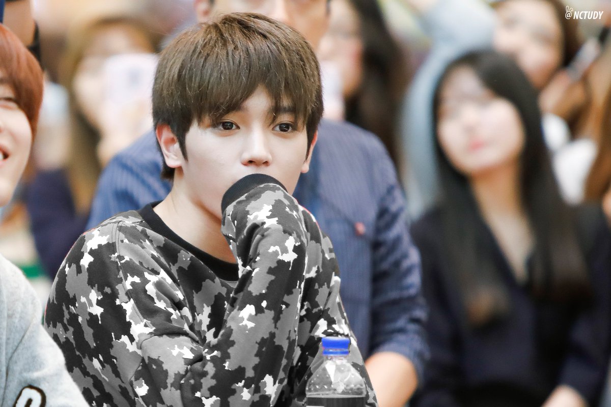 NCTUDY's tweet photo. 161003 끄앙 똥강아지,,ㅠㅠ #태용 #TAEYONG #NCT127 https://t.co/oB2LzLSthd