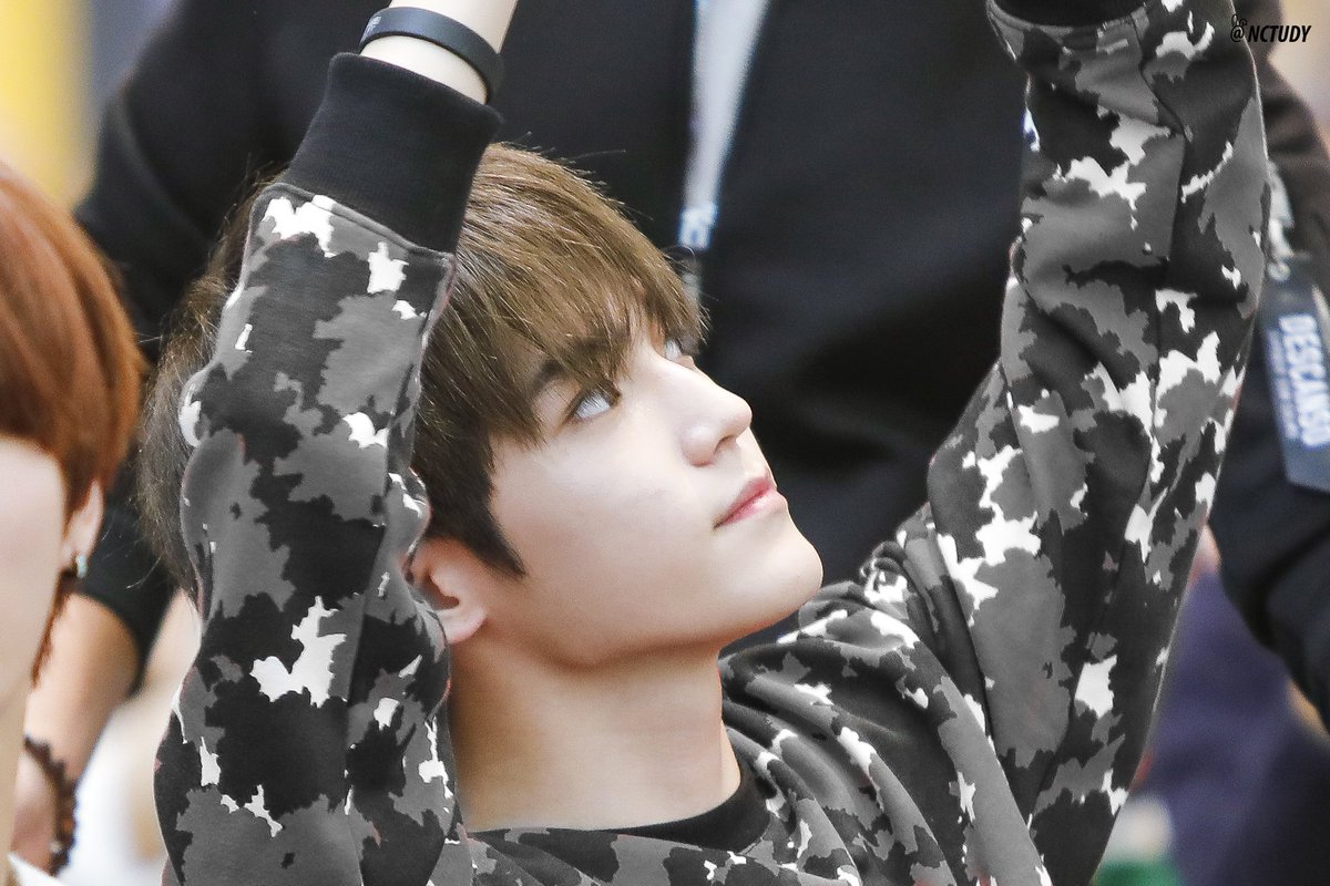 NCTUDY's tweet photo. 161003 끄앙 똥강아지,,ㅠㅠ #태용 #TAEYONG #NCT127 https://t.co/oB2LzLSthd