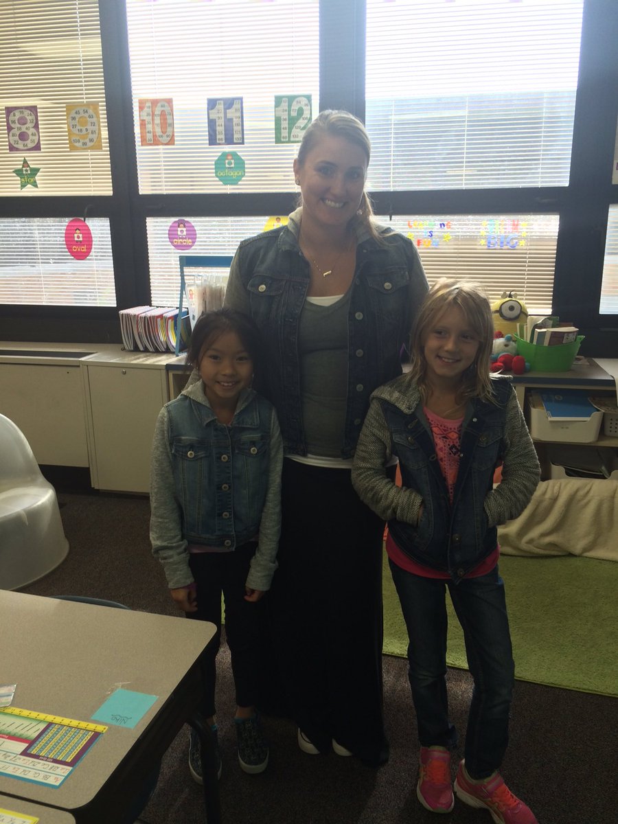 138minions's tweet photo. Wasn't even twin day!! #Lucy #Emily #msoutlaw @skokie https://t.co/EIwX7DNu7j