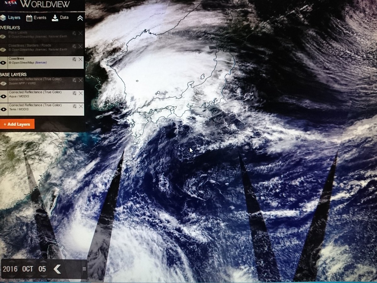 ALPHAtoZETAjpn's tweet photo. #NASA_WORLDVIEW #人工衛星画像 
#宇宙 #雲 
#台風18号 え…どれ？ﾜﾗ…
それより…日本の東海、四国の太平洋沖の雲が…妙な模様を作っている。
円、楕円、四角…なにこれ❔ https://t.co/CgGXCDXBMd