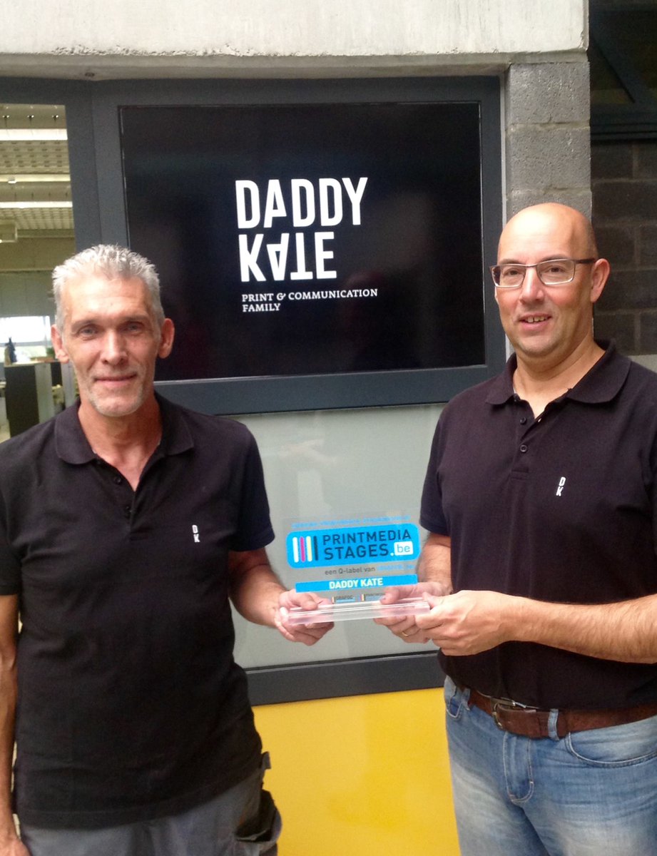 WeAreDaddyKate's tweet photo. We mogen ons vandaag trotse eigenaar noemen van de award voor Erkend Stagebedrijf! #hoera #trots @GRAFOC https://t.co/CtAbdp6PxQ