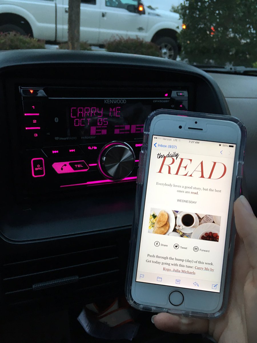 kyyyobrien's tweet photo. @TDRnewsletter is carrying me through this Wednesday (literally) go give it a listen! #wheredidyouread #thedailyread https://t.co/0mT0WqlRAb