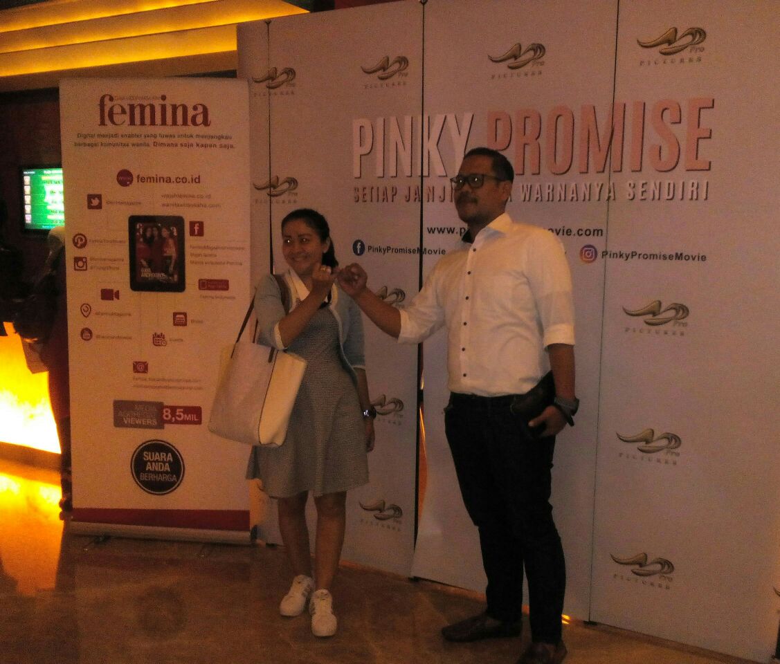 pinkypromisemov's tweet photo. Kamu bisa berfoto dengan sahabatmu di photo booth Pinky Promise Movie 
 #GalaPremierePinkyPromiseMovie 

Jangan lupa mention kita yaa 😄😄 https://t.co/EjBahr2aWi