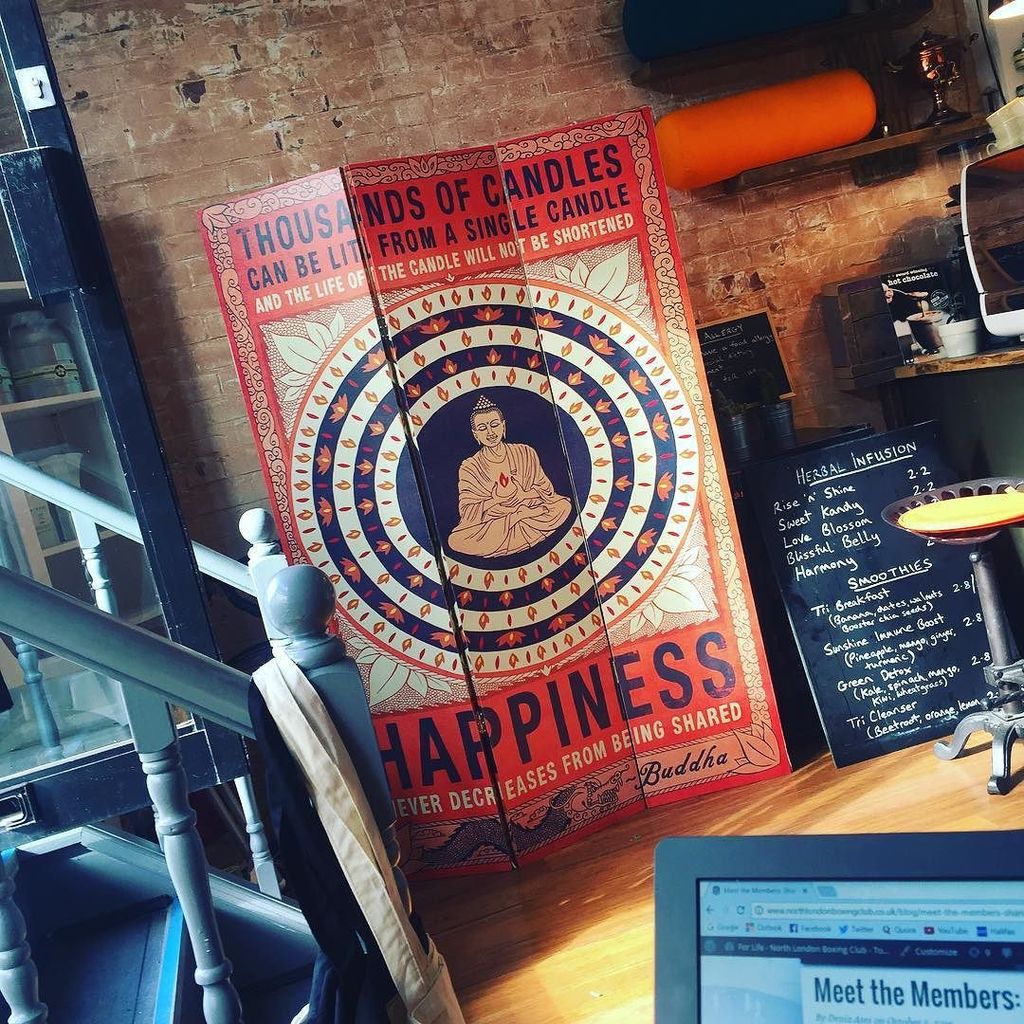 dezzo's tweet image. Chillin' at @tri_pranaldn 
#Yoga #Cafe #Buddha #Namaste #Meditation ift.tt/2d2OXnw #Boxing