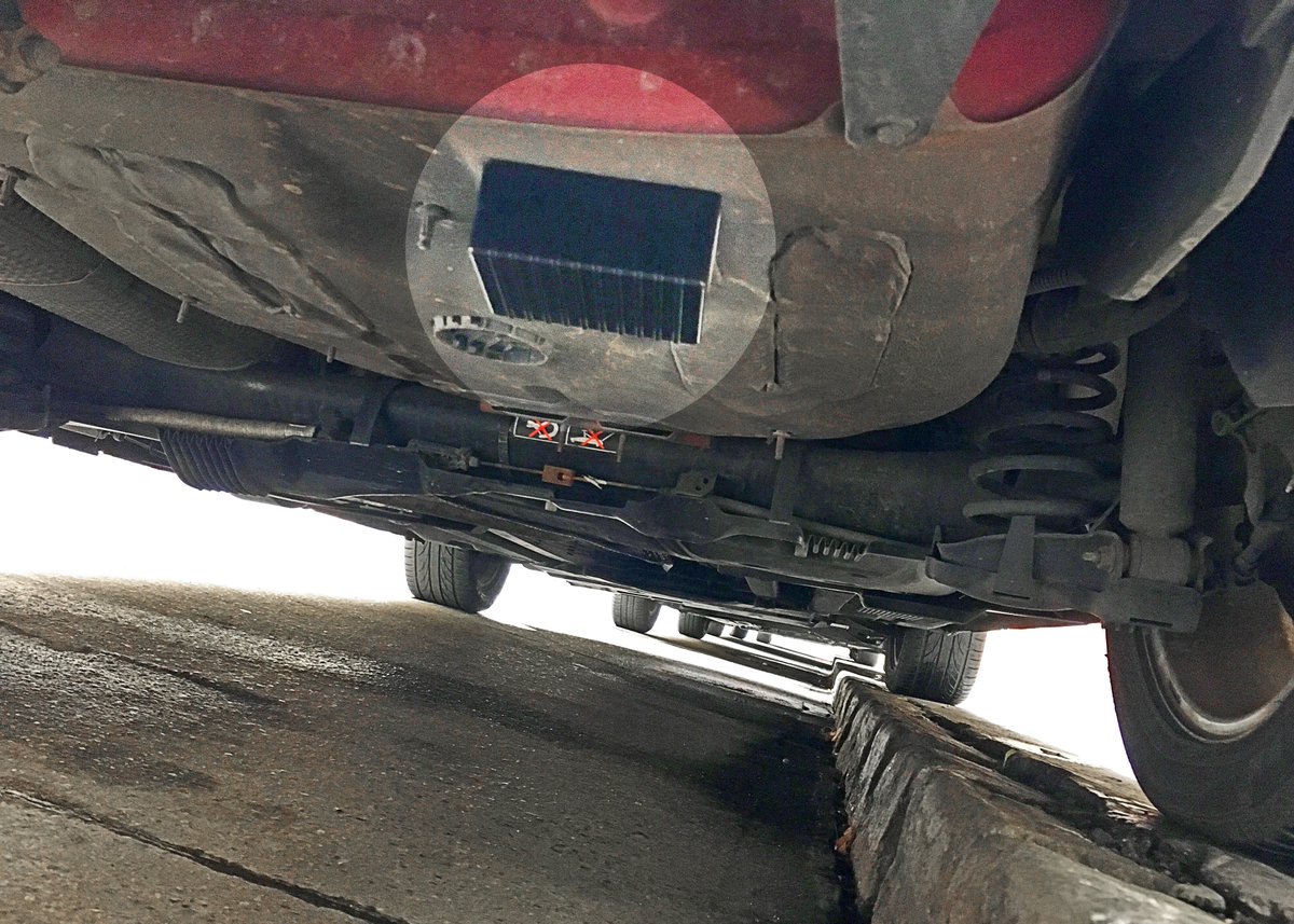 IneTrack's tweet photo. Jelentjük, a mágneses nyomkövető fennmaradt! Mentünk vele göröngyös földúton, autópályán....és meg sem moccant! #gps #tracker #after https://t.co/zDKCpkHVDm