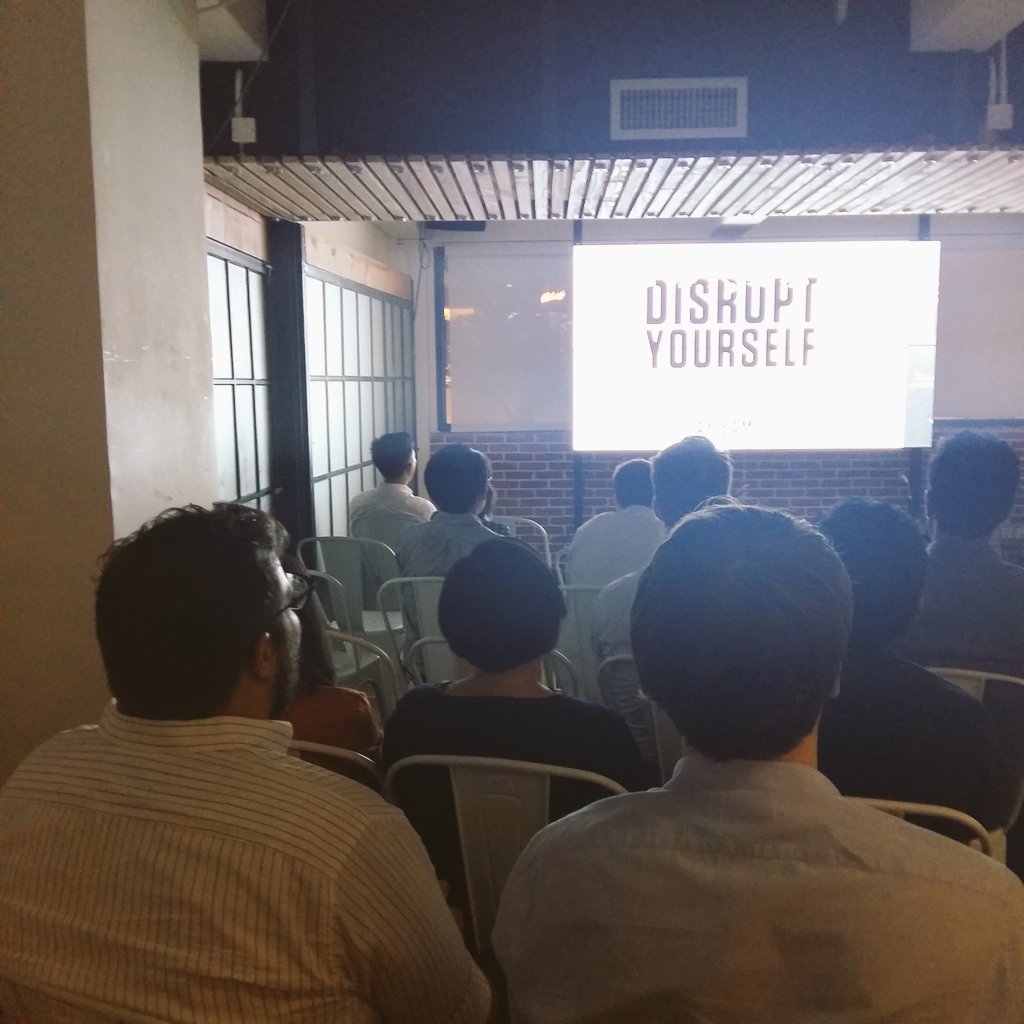 VeeKarnik's tweet photo. #DesignDisruptors #HWCXday https://t.co/9NW8oUJkeT