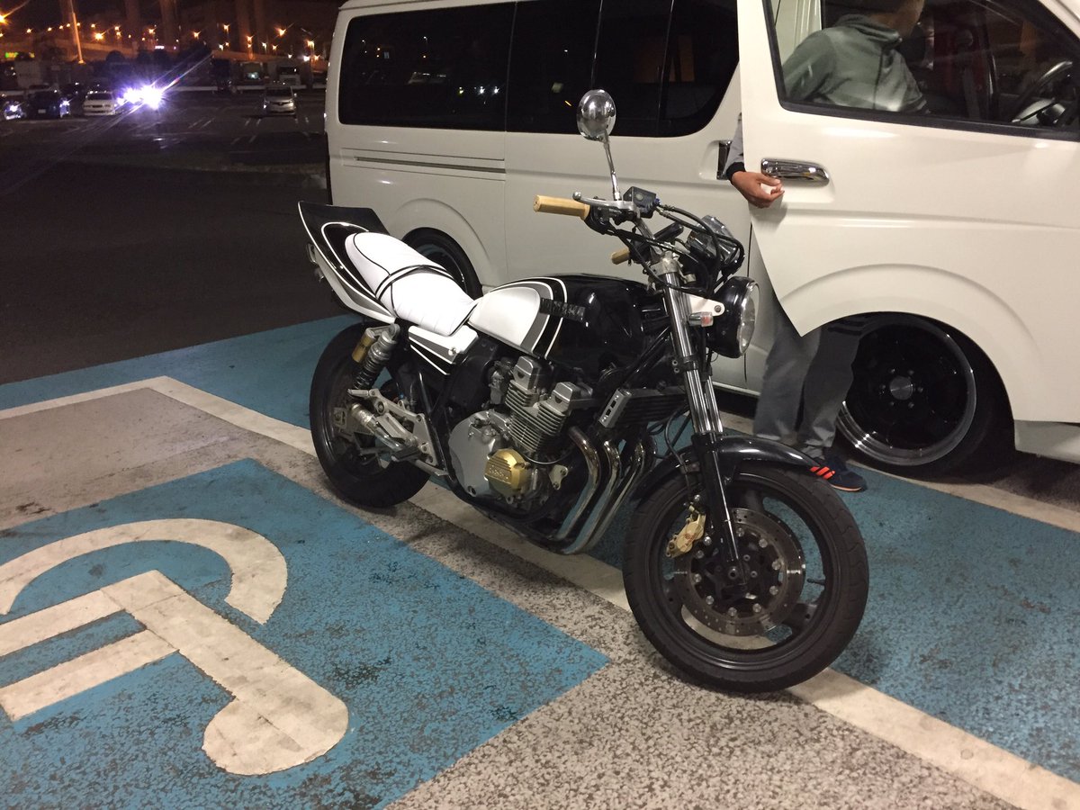 ajotpun's tweet photo. xjr4hm 不具合なし、バイク屋で買ったためとても状態は良いです。マフラーは番長管。車検残り一年。一括25万で買う人いませんか？気になった方連絡ください。拡散希望
#ゼファー売ります
#xjr売ります
#単車売ります
#ワンツー売ります
#アドレス売ります https://t.co/DrdZpik8Vb
