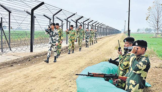 CitizenPost1's tweet photo. Pakistan shells Rajouri, violates ceasefire. For latest update visit at: https://t.co/Gww91J5TLS https://t.co/GlJ22rM0tk