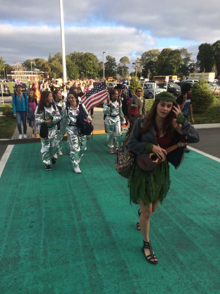 DuxburyHS's tweet image. Pop culture day!