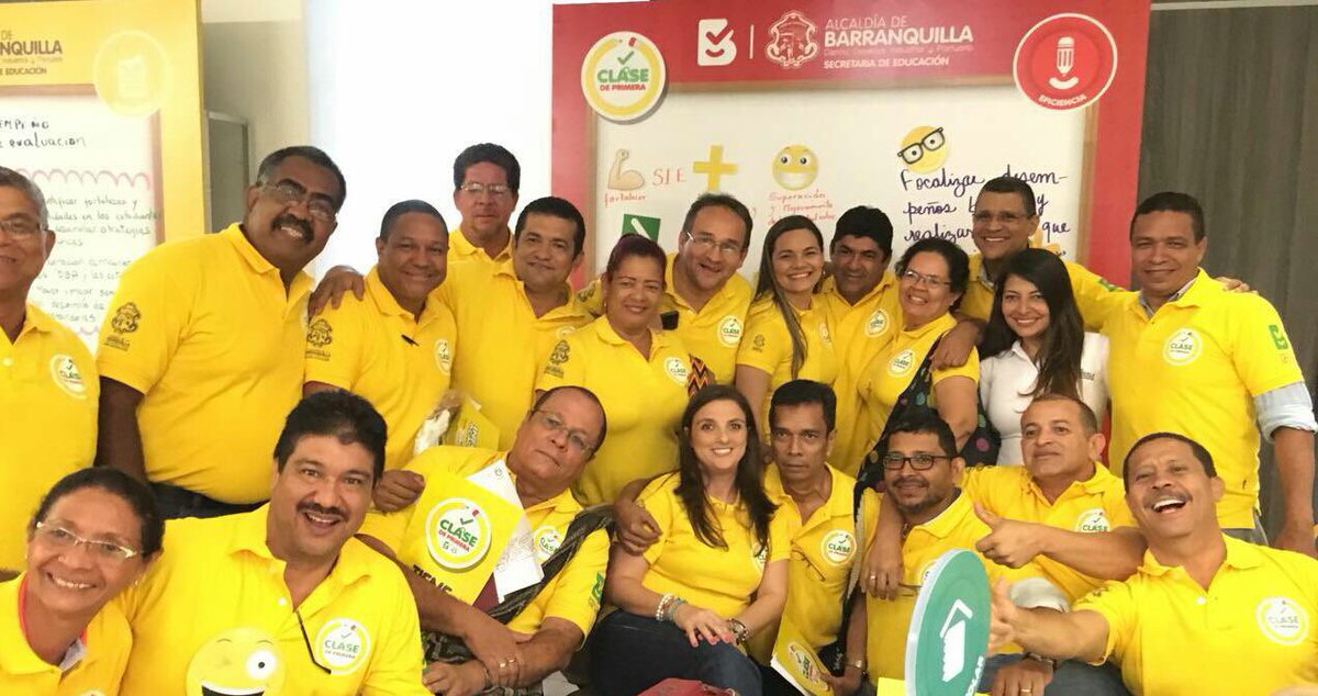 karenabudi's tweet photo. ¡Feliz día directivos docentes! Ustedes son el motor de la #CapitalEducativa. ¡Trabajando juntos logramos grandes cosas! @SEDBarranquilla https://t.co/8akFHkEfaP