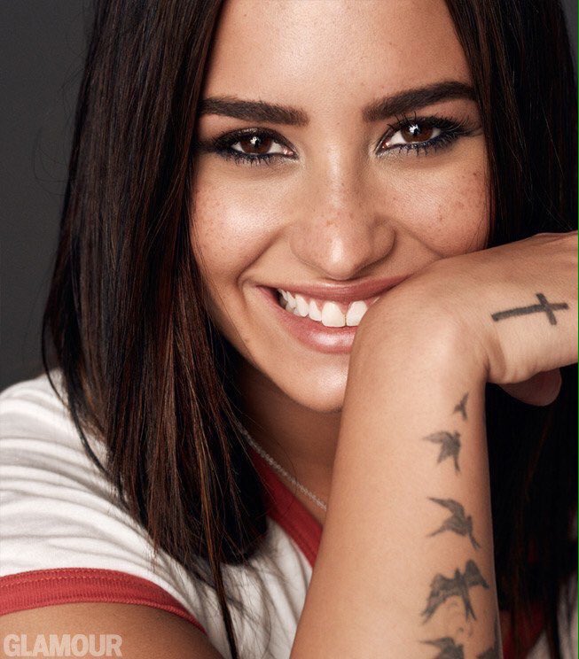 PPlovatoL's tweet photo. #ReasonsToLoveDemi Demi você é a melhor de todas as cantoras que ja ouvi na minha vida. We, Brazilian Lovatics Love you so much. ❤smile https://t.co/JaXPb1C8bR