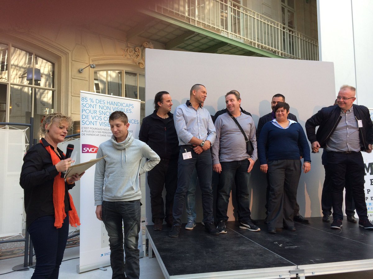 HLafrogne's tweet photo. Remise des diplômes Hantrain à Étoile du Nord : l'alternance au service de la diversité. Une promo d'exception pour SNCF RESEAU https://t.co/nz60r2kz8H