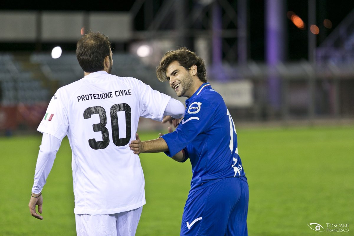 dienistka's tweet photo. @diegomcea en el campo de ⚽️ #IOCISONO https://t.co/qmIPPjZDXH
