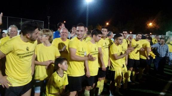 ideal_jaen's tweet photo. Begíjar celebra su primera Copa Diputación https://t.co/3d4cg9zobG https://t.co/RJqP3ffoXF