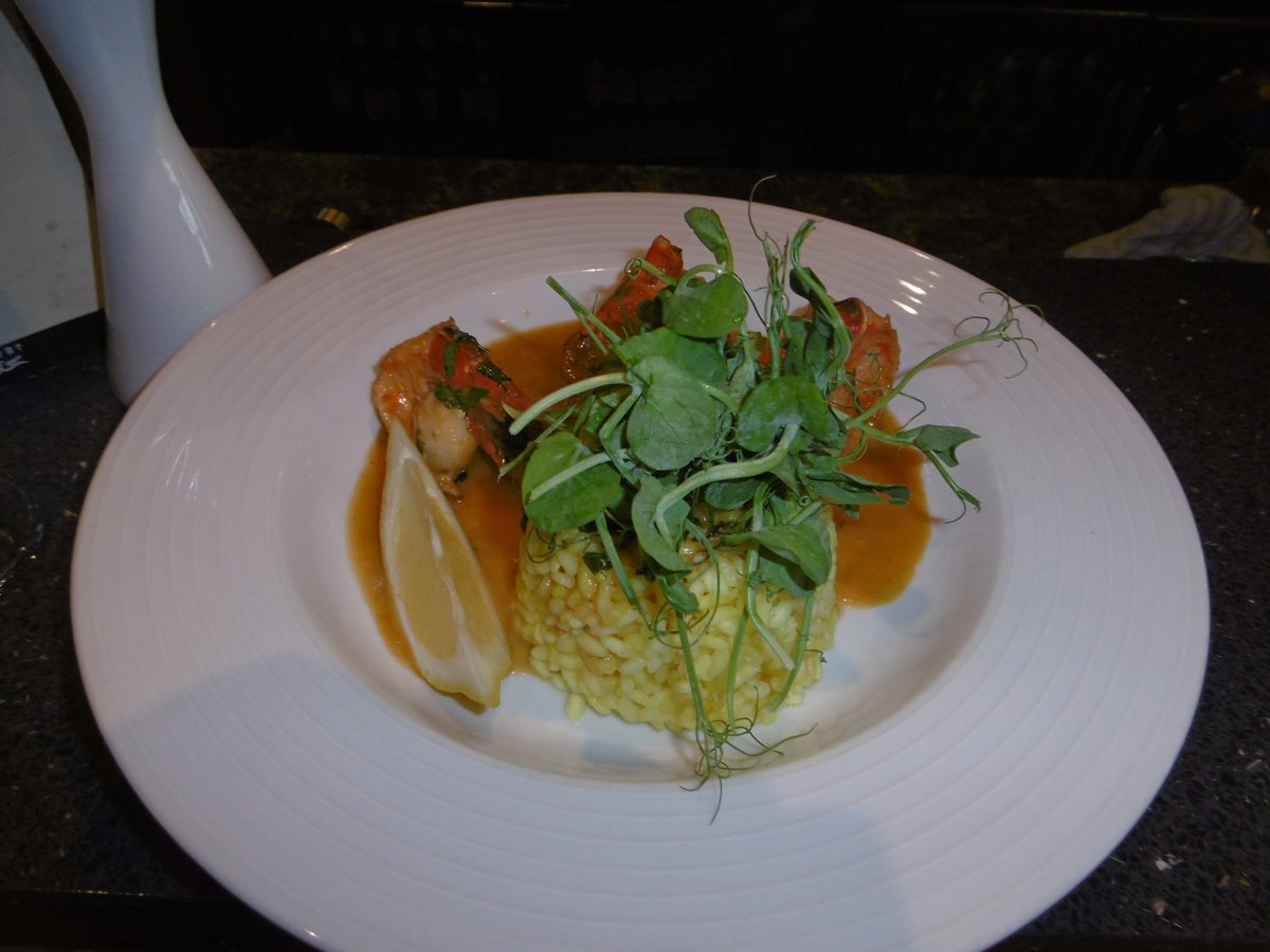 Yummy.. Prawns in garlic butter with saffron rice come down and give it a try
#Italy #food