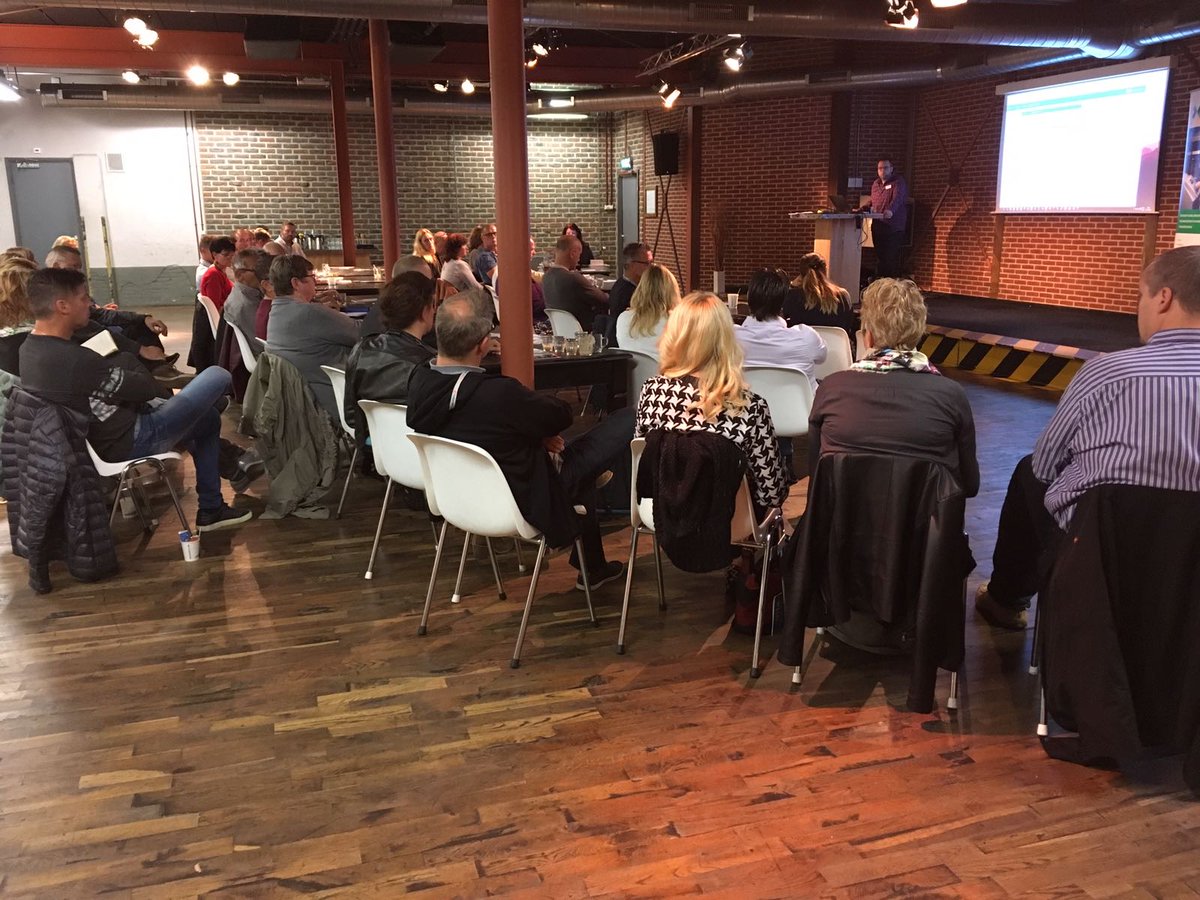 VConsyst's tweet photo. Gebruikers luisteren aandachtig en wisselen ervaringen uit tijdens onze gebruikersbijeenkomsten #ZBBD16 https://t.co/tdAC6BCRim
