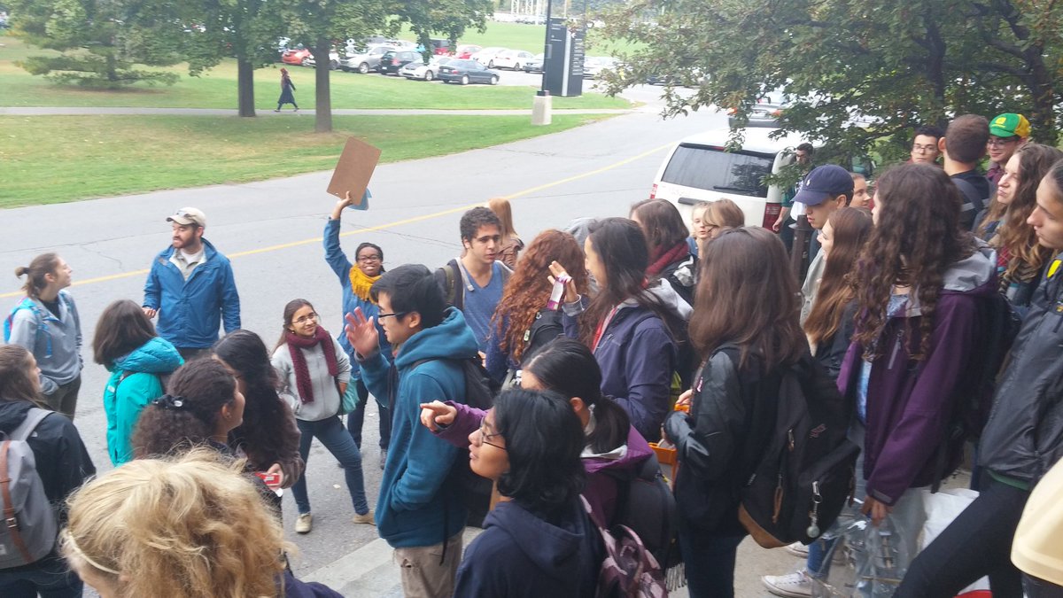 MacBirds2016's tweet photo. Waiting to leave and already hearing tons of birds! Class #ENVB222 #2016 #CEDW #HOSP #EUST #BCCH #AMGO https://t.co/9I14lZXmWp