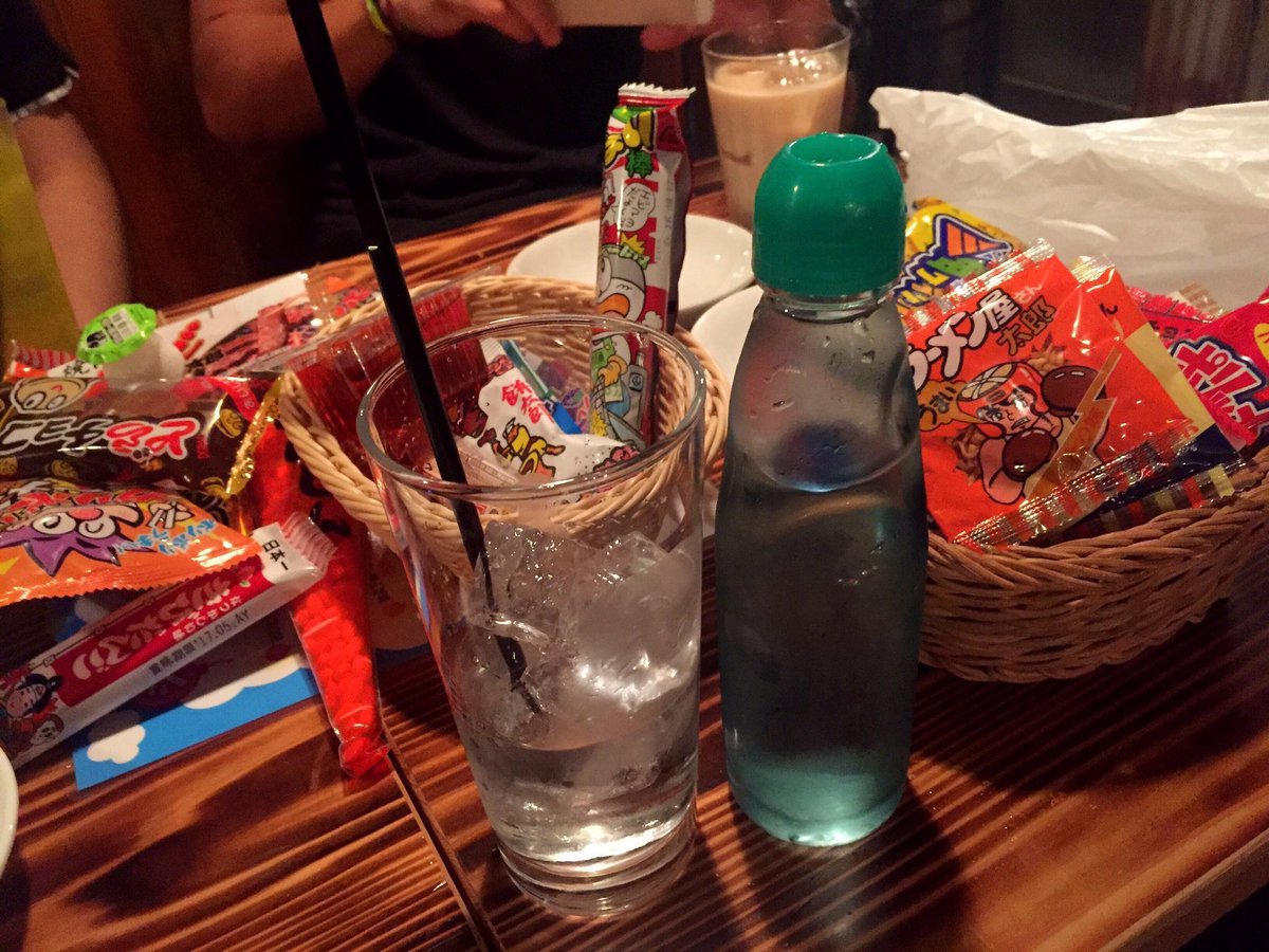 omiami2's tweet photo. 駄菓子バー行きたい人RT https://t.co/98vPommP8e