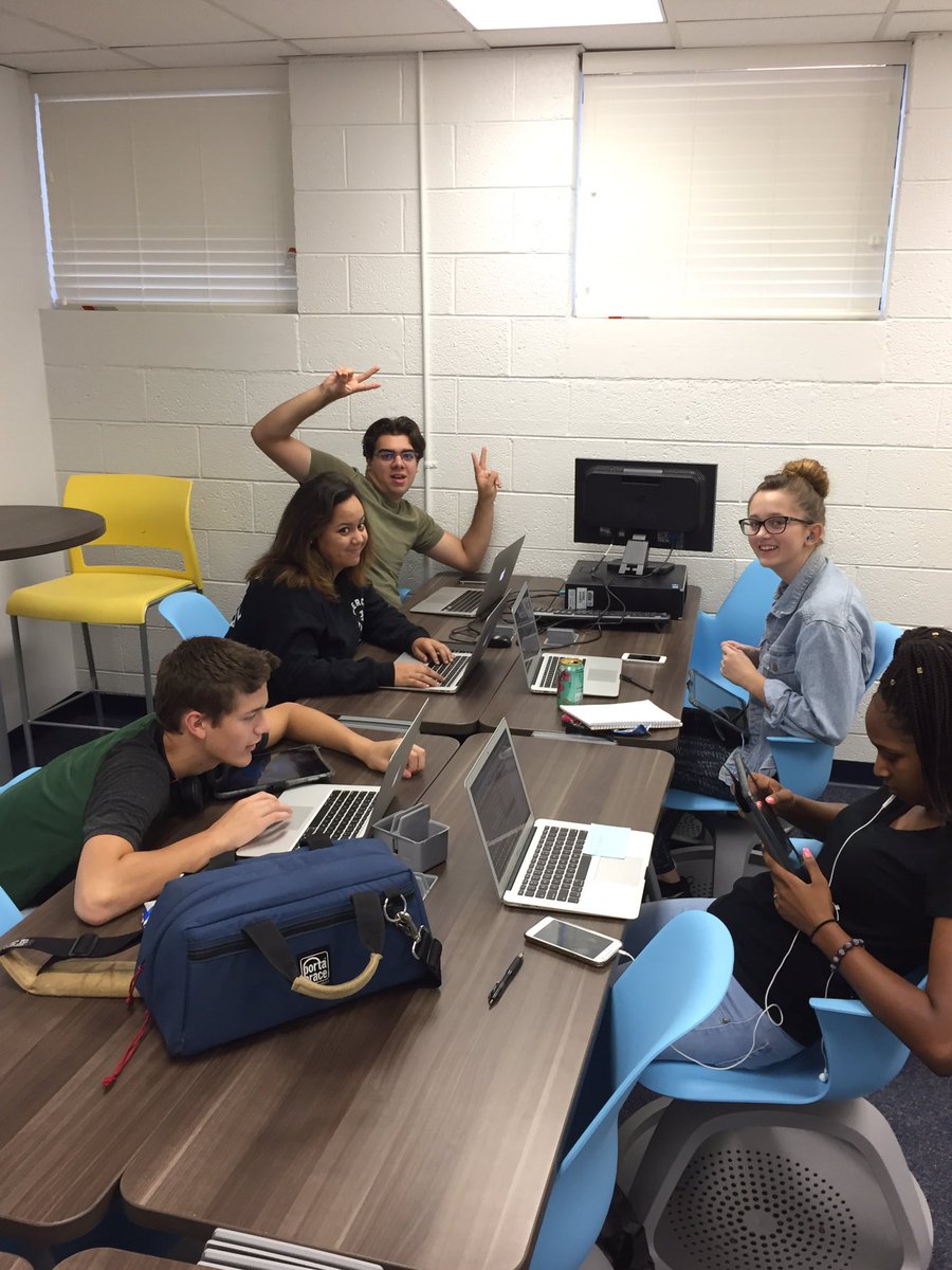 phil_nagy's tweet photo. #AcademyVibe students collaborate on their PSA script with the power of google docs! This picture also brought to you by @Apple #iEverything https://t.co/QU0J4zLKuP