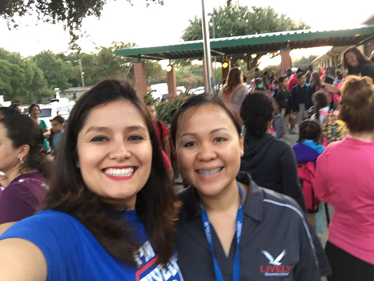 djimenez38K's tweet photo. Lively Kindergarten walking to school. What a great way to start the day 👍@LivelyPE @americawalks with #walktoschool #wearelively #stepitup https://t.co/adnvOueJjN