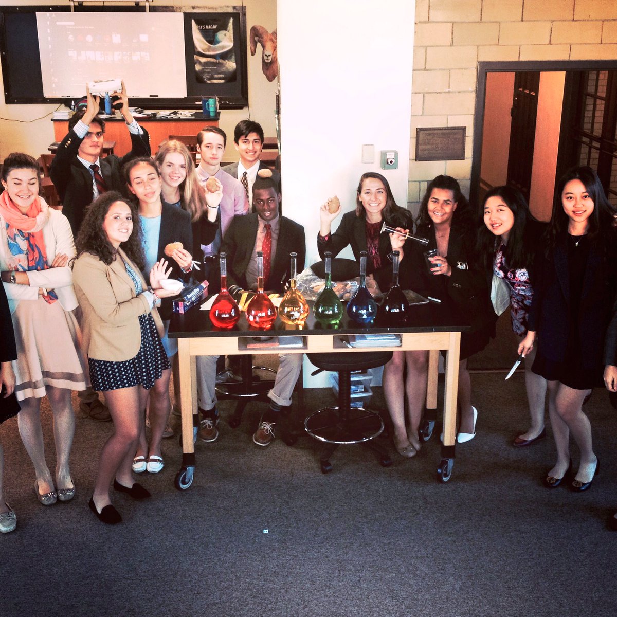 Hillinclusion's tweet photo. Ms. Reid's AP Bio class is diving into #InclusionWeek! @TheHillSchool #ScienceAndInclusion https://t.co/jROql5kTCf