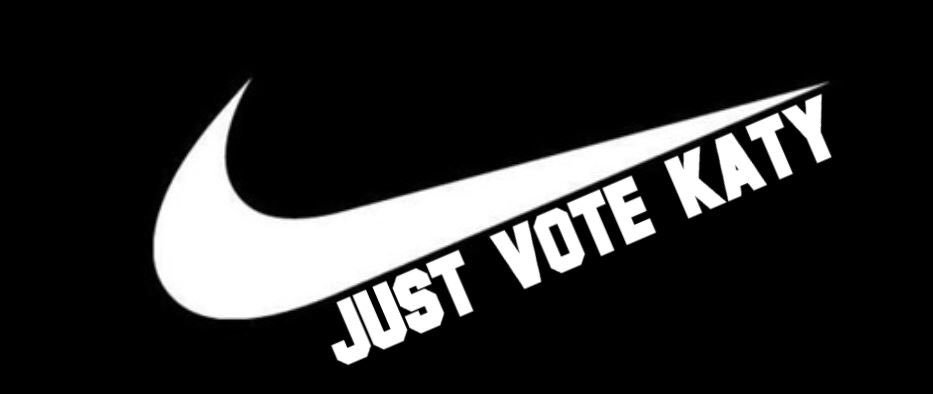 CrownOnTheKrob's tweet photo. Happy hump day! Hope everyone has a fabulous time at lawn decs tonight and remember to #JustVoteKaty for HOCO Royalty! https://t.co/OfRA39AVmH