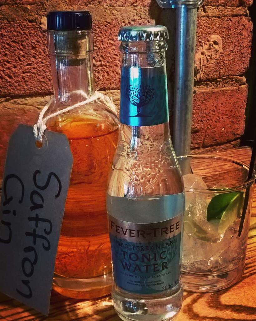 TheWhiteLionN4's tweet photo. Our latest infusion! #saffrongin paired well with #fevertree mediterranean #lookatthatcolor #gin #makemineadouble #β¦ https://t.co/Rvz5m03Qm2