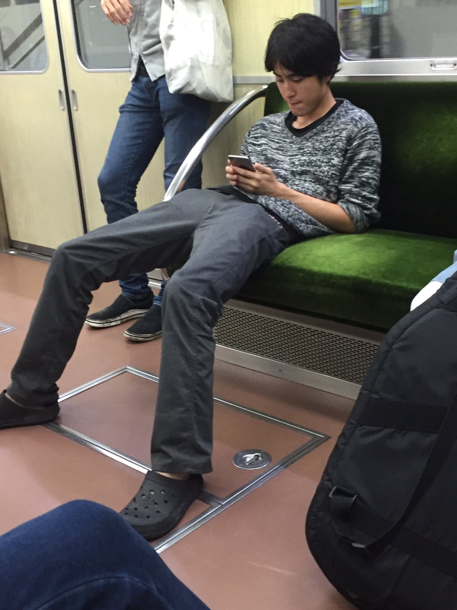 ブサイク画像bot ギネス認定 世界一足が長い男性 読モのぽばたんさん 足の長さだけで150cmある ブサイク画像bot ギネス認定 世界一足が長い男性 読モのぽばたんさん 足の長さだけで150cmある