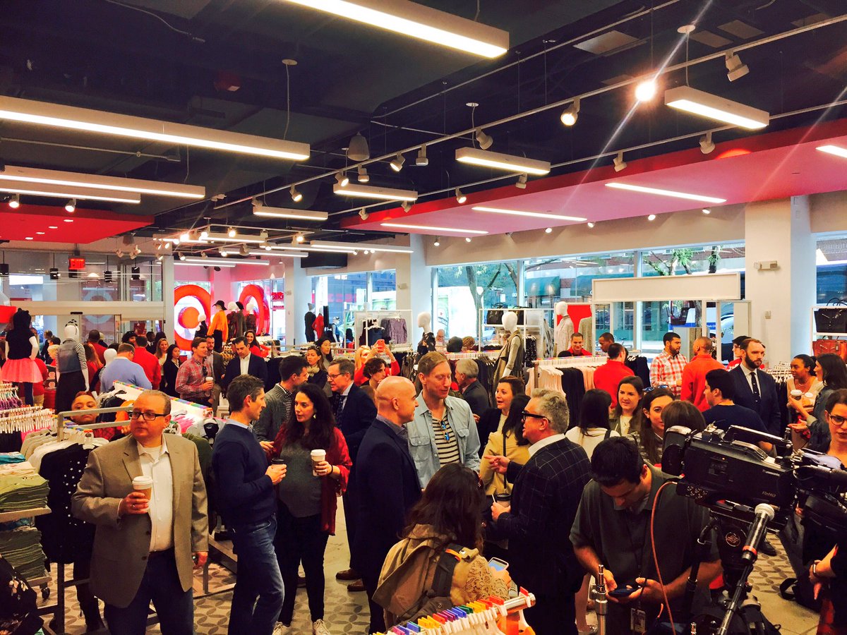 pak_nancy's tweet photo. 🎯TriBeCa Target is open for business!! Proud of this amazing team! #tribecatarget #downtownmanhattan #worksomewhereyou❤️ https://t.co/xjTtdNARMz