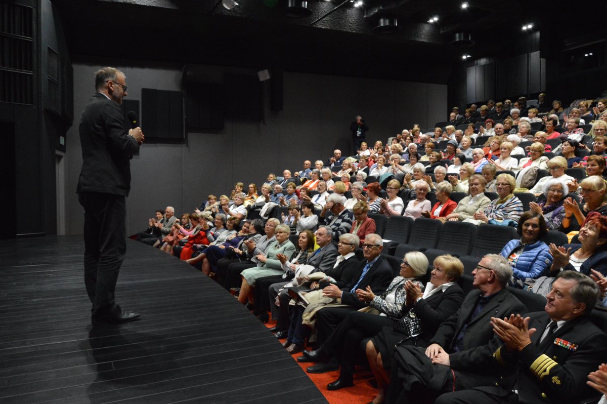 LDzierzak's tweet photo. Inauguracja roku akademickiego Gdyńskiego Uniwersytetu Trzeciego Wieku #wGdyni @Michal_Guc @gc #seniorzy #dlaseniora @SeniorPlus2 https://t.co/ku9mgv6fHT