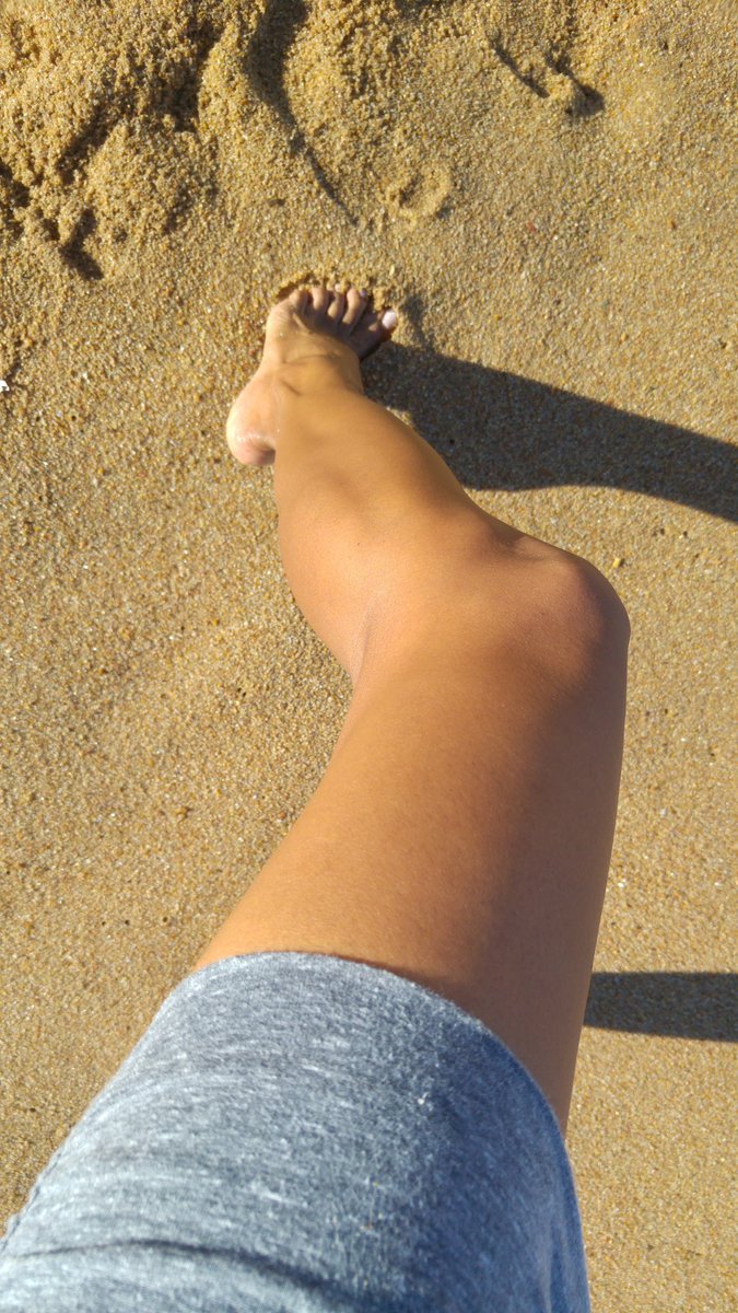 TrishaPoona's tweet photo. Nothing beats a Vita Liberata sun kissed glow whilst at the beach #lovemybronzer  @VitaLiberataSA @MrsSAPageant https://t.co/LWqKW9DCTc