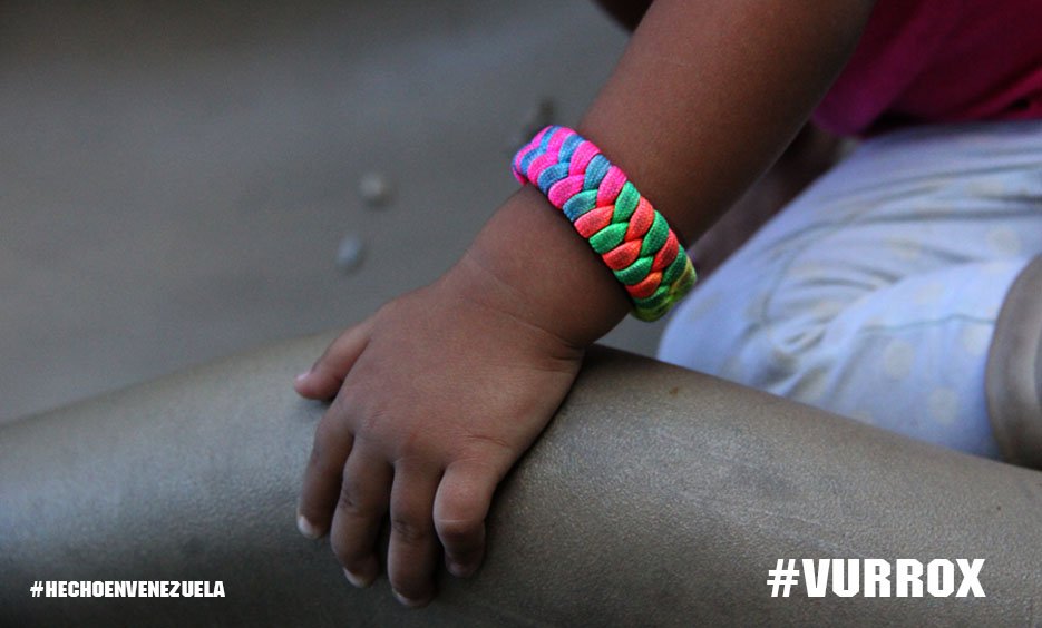 vurrox's tweet photo. ((Brazalete Rugby)) 
Usa tu mejor combinación, 
Usa tus mejores colores, 
Solo usa lo mejor.
#Venezuela https://t.co/pu5igLbqzw