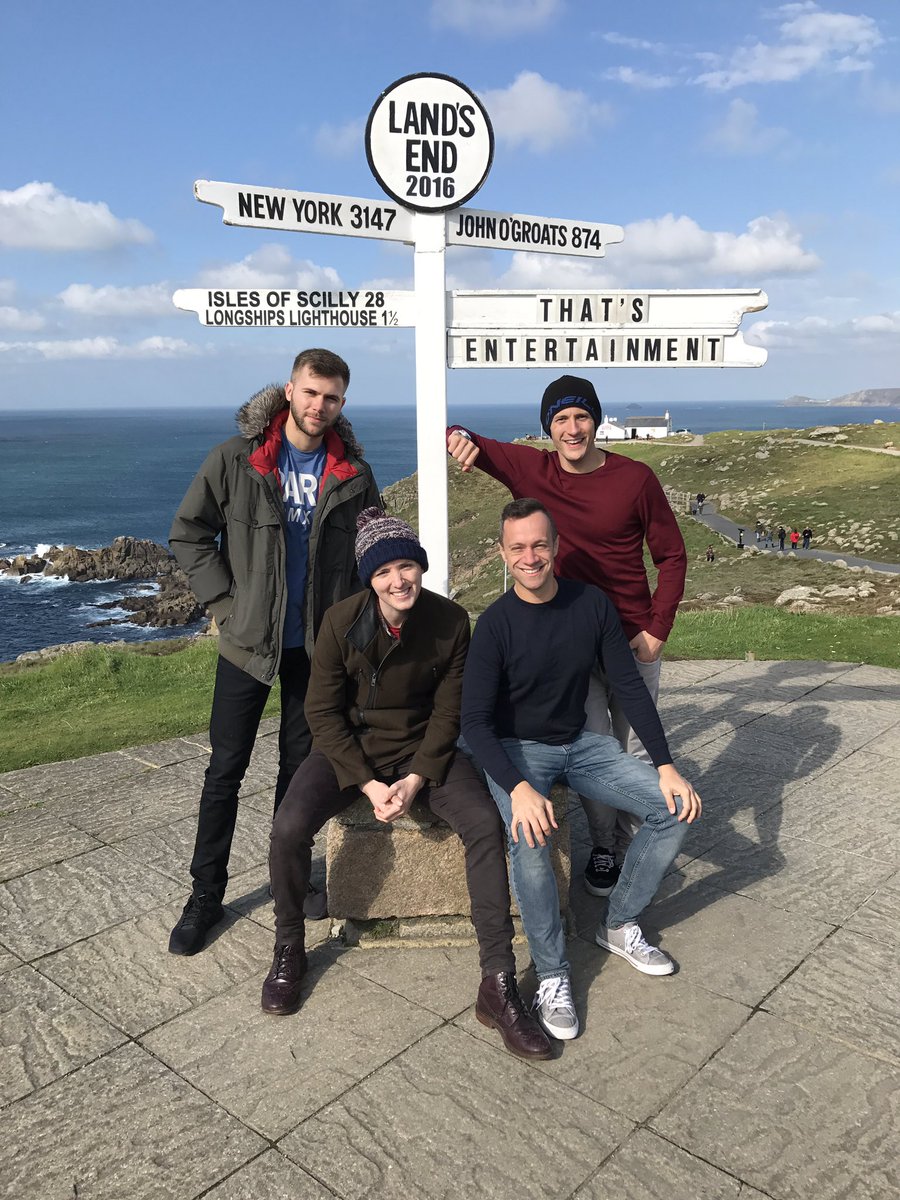 Decided to be a tourist on the last week of <a href="/ThatsEntShow/">That's Entertainment</a>! @davidwyatt78 X