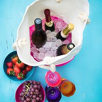 _RollOnSummer's tweet photo. Heading off for some Winter sun? We've currently got 20% off our perfect poolside totes. https://t.co/tRe4LaT15W https://t.co/xsmzIS7Eer