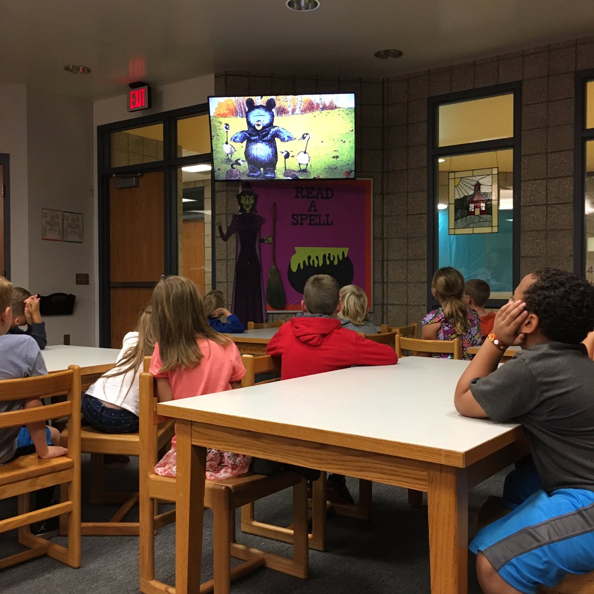 SandLakeLMC's tweet photo. We have been watching the @Scholastic #mybookfair author video online...love that option!#SandLakeReads https://t.co/2dcKWb4g66
