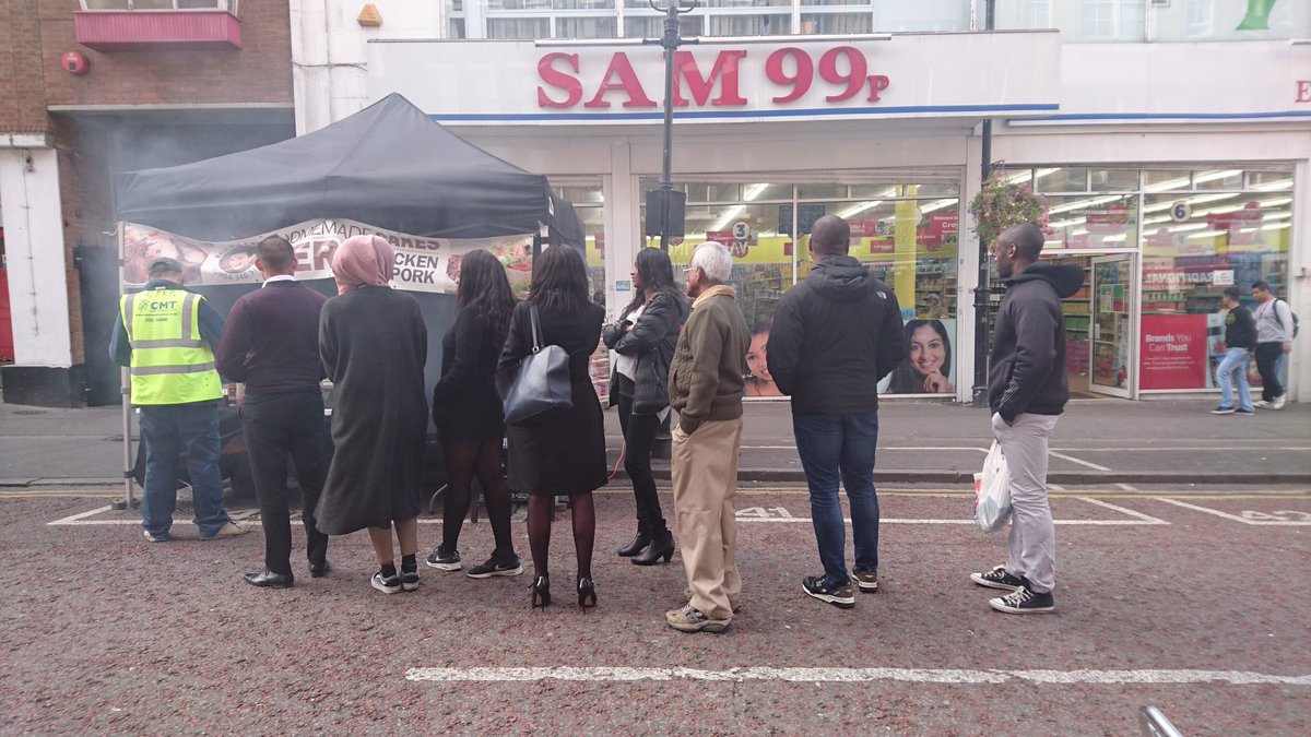 HealingFlows's tweet image. Good food is worth the wait. @sealofsmack knows how to #smack it! #TheyKnowIt #Croydon #SurreyStreet #food