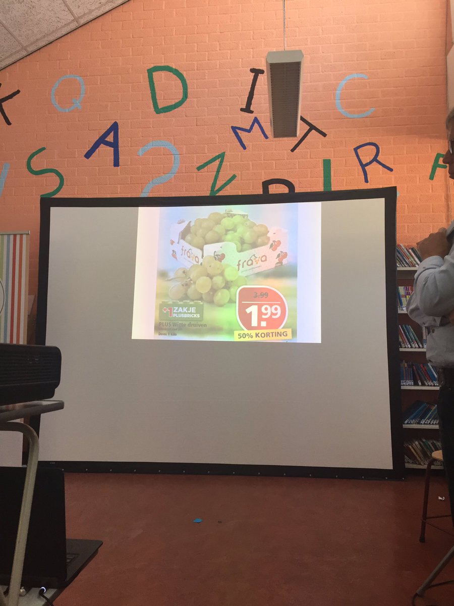 JOGGNL's tweet photo. Waar komt je eten vandaan? Verleiden tot voedselbewustzijn met #PLUSBRICKS van @plussupermarkt bij bijeenkomst #gezondekidsmarketing https://t.co/KDAFDLFJ6t